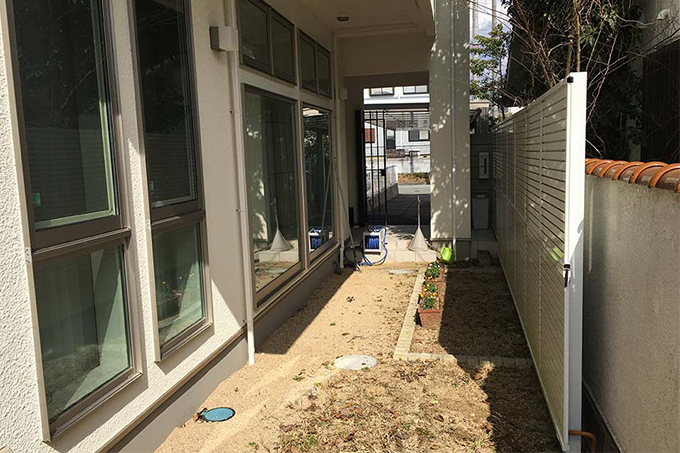 クリニック 施工前はブラインドで閉ざされていました