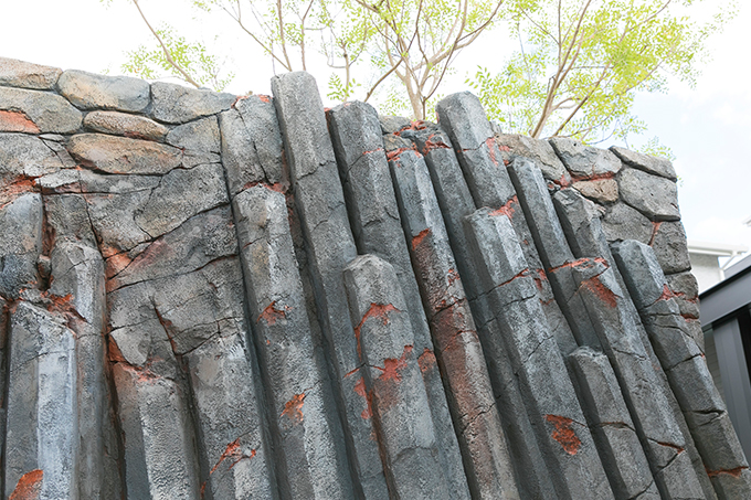 モルタル造形 本物の岩肌のよう見た目と質感